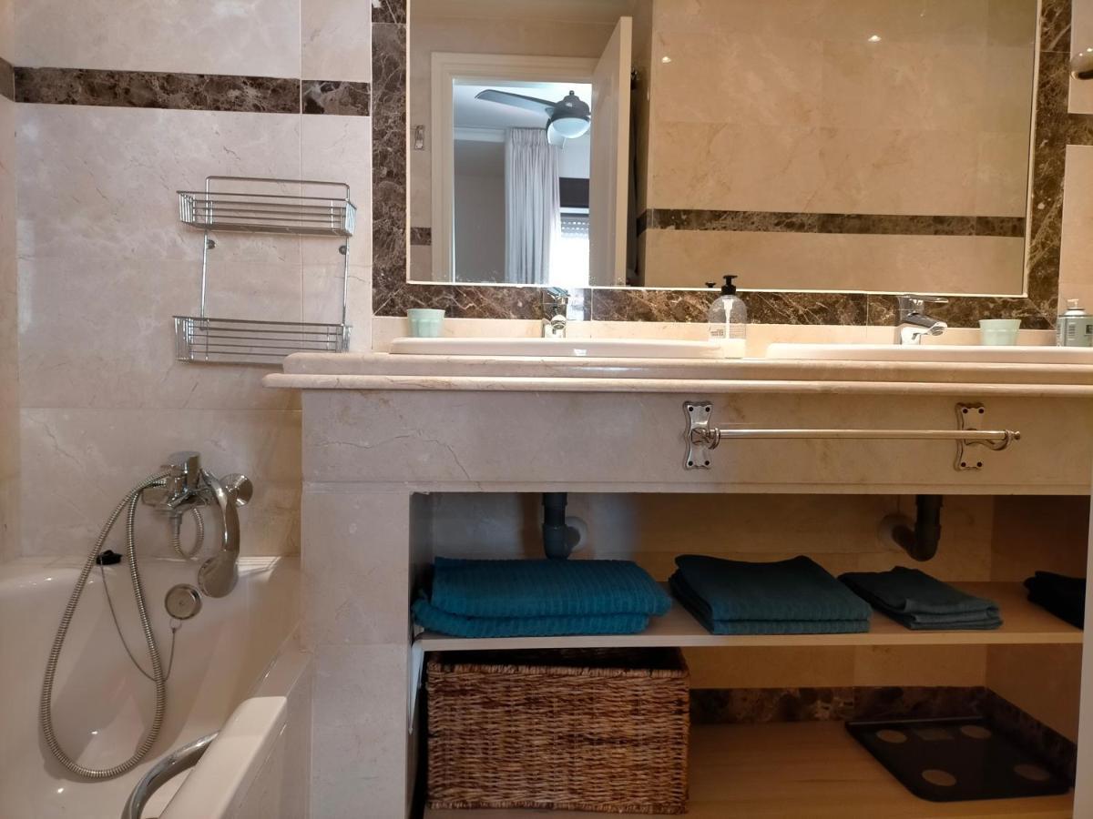 Appartement Met Zeezicht En Vlakbij Het Strand Manilva Eksteriør bilde