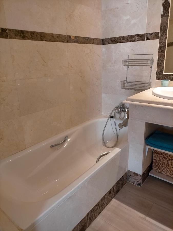 Appartement Met Zeezicht En Vlakbij Het Strand Manilva Eksteriør bilde